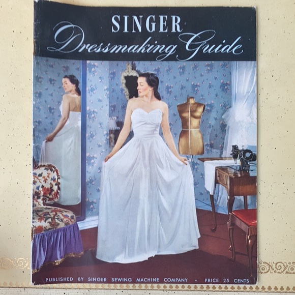 Three Vintage 1940’s singer sewing magazines - Picture 2 of 8